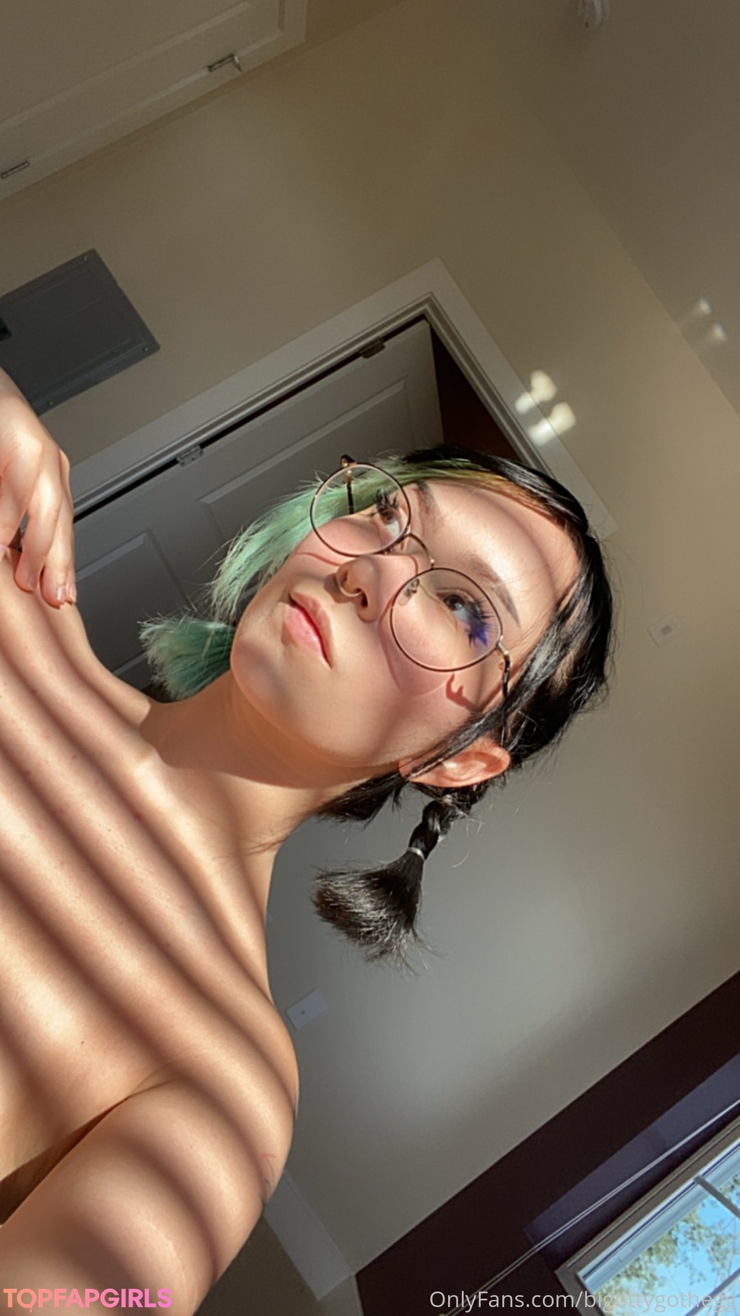 Nacktes geleaktes OnlyFans-Foto von Bigtittygothegg #418