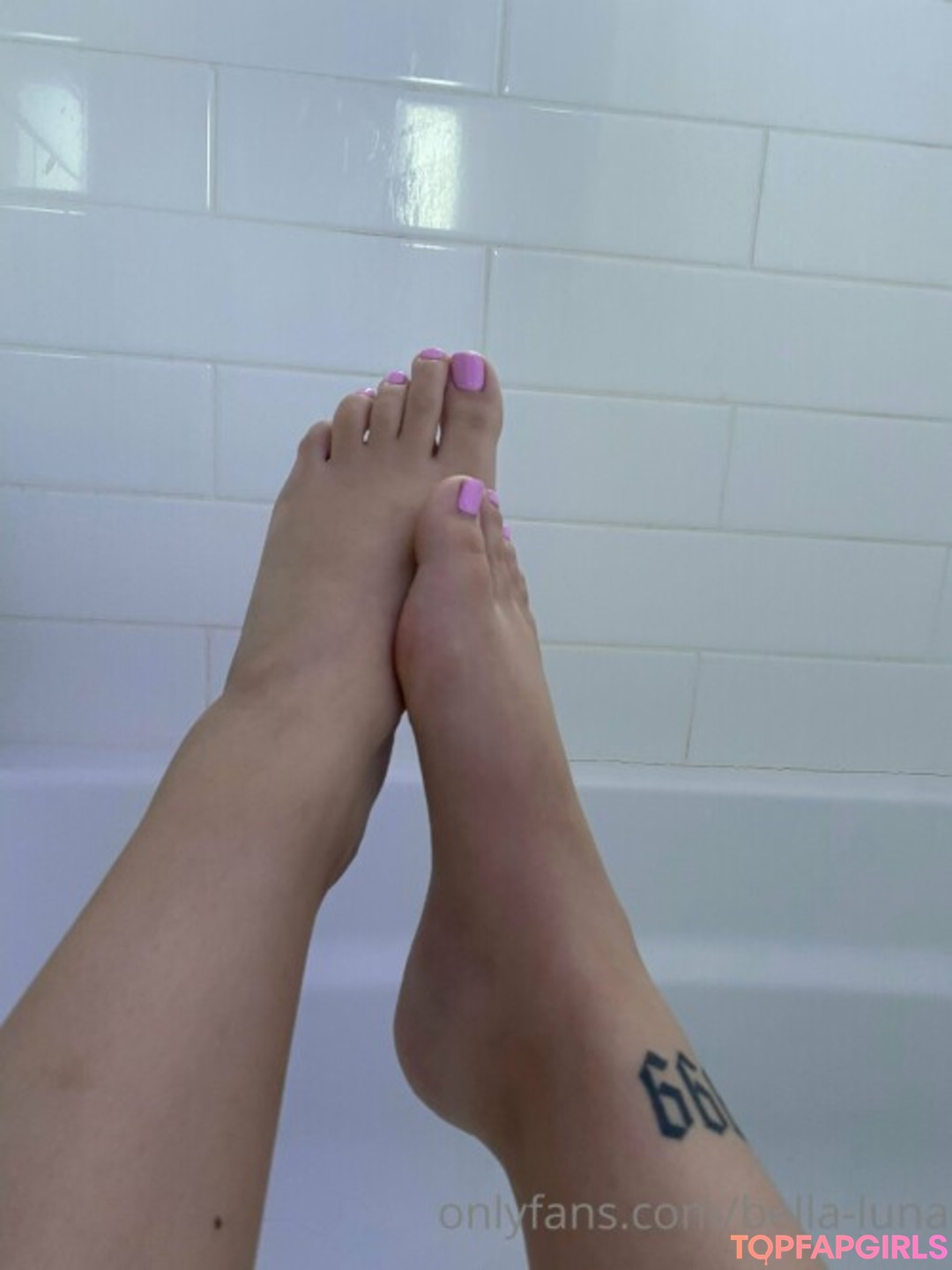 Nacktes geleaktes OnlyFans-Foto von Bella Luna #2