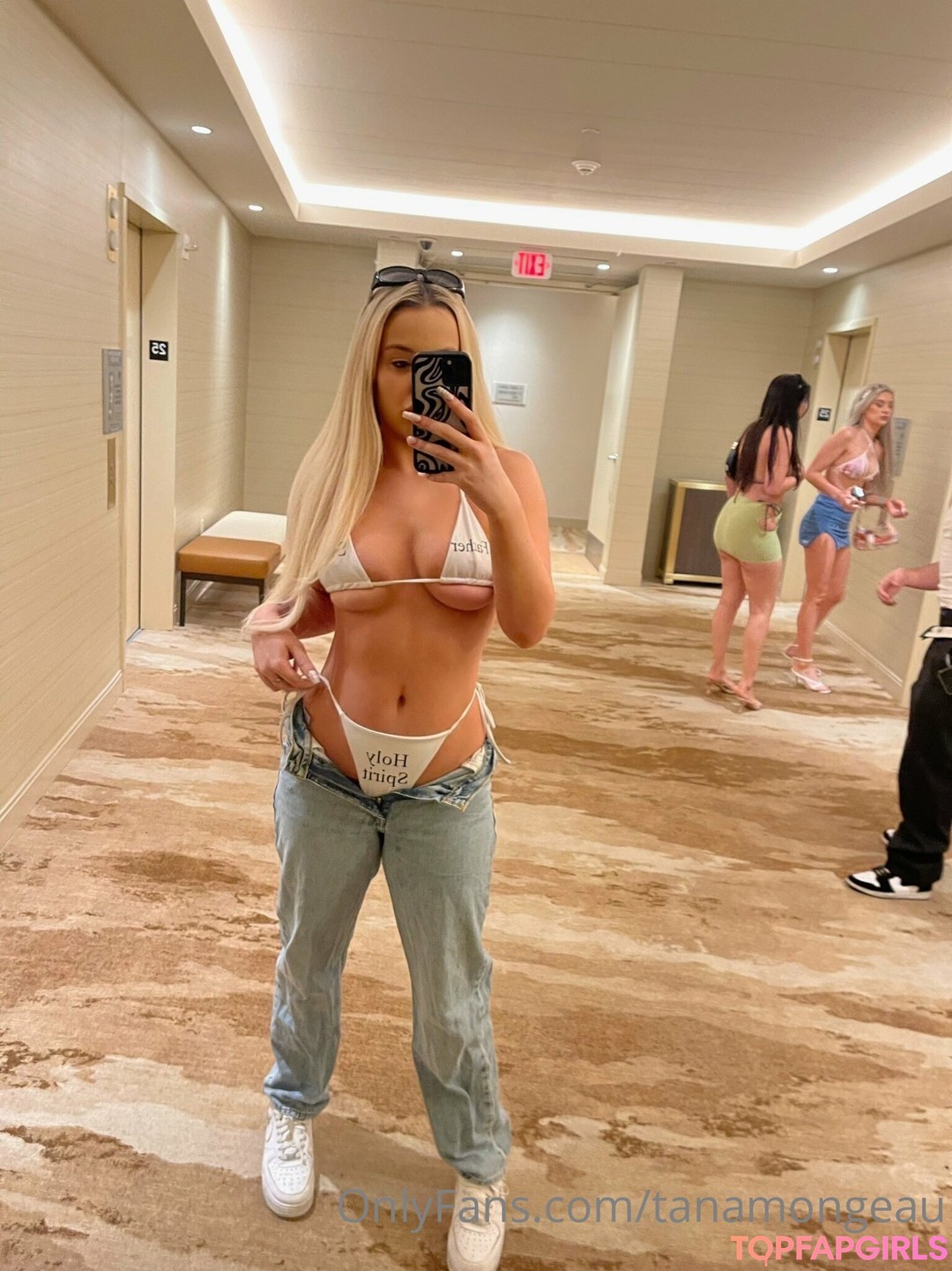 Nacktes geleaktes OnlyFans-Foto von Tana Mongeau #118