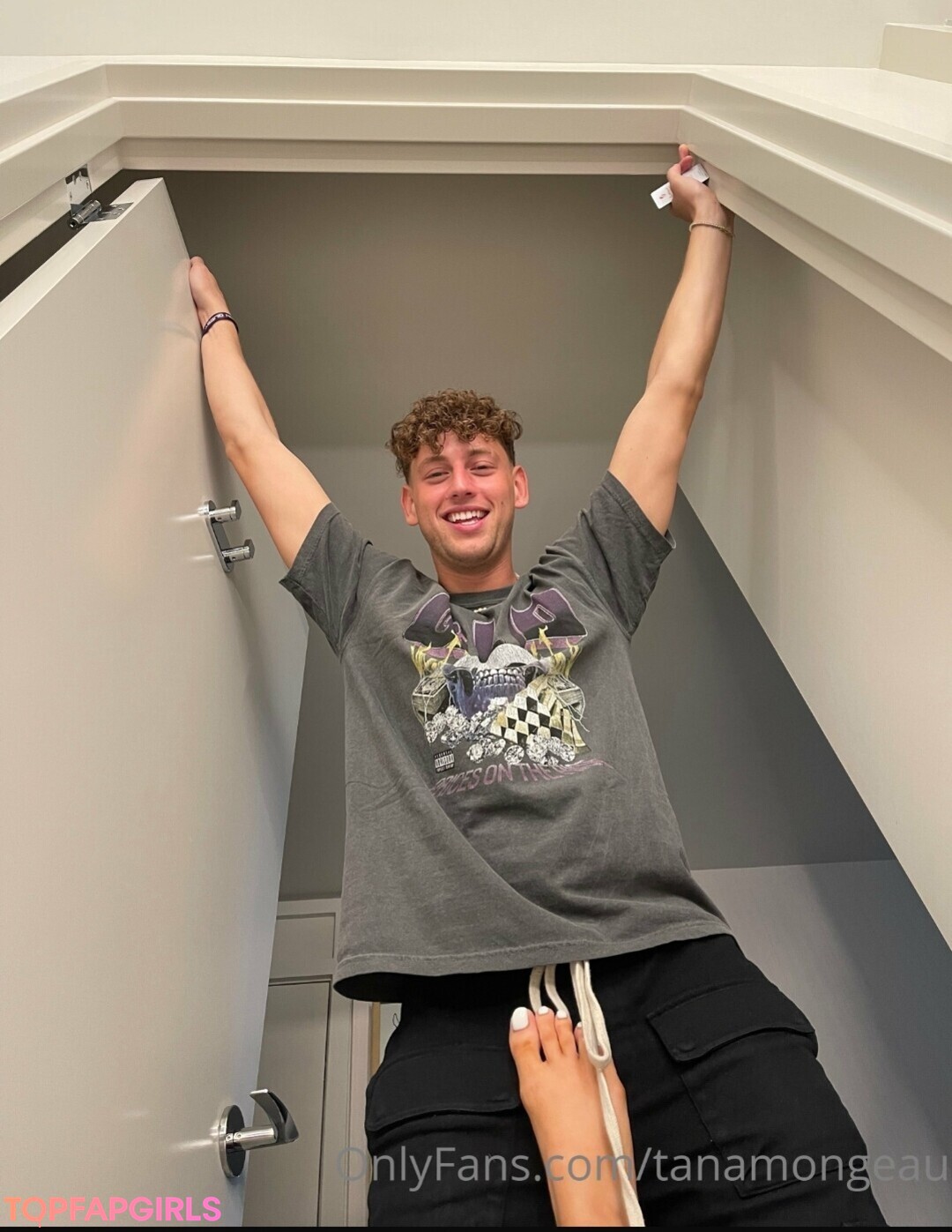 Nacktes geleaktes OnlyFans-Foto von Tana Mongeau #19