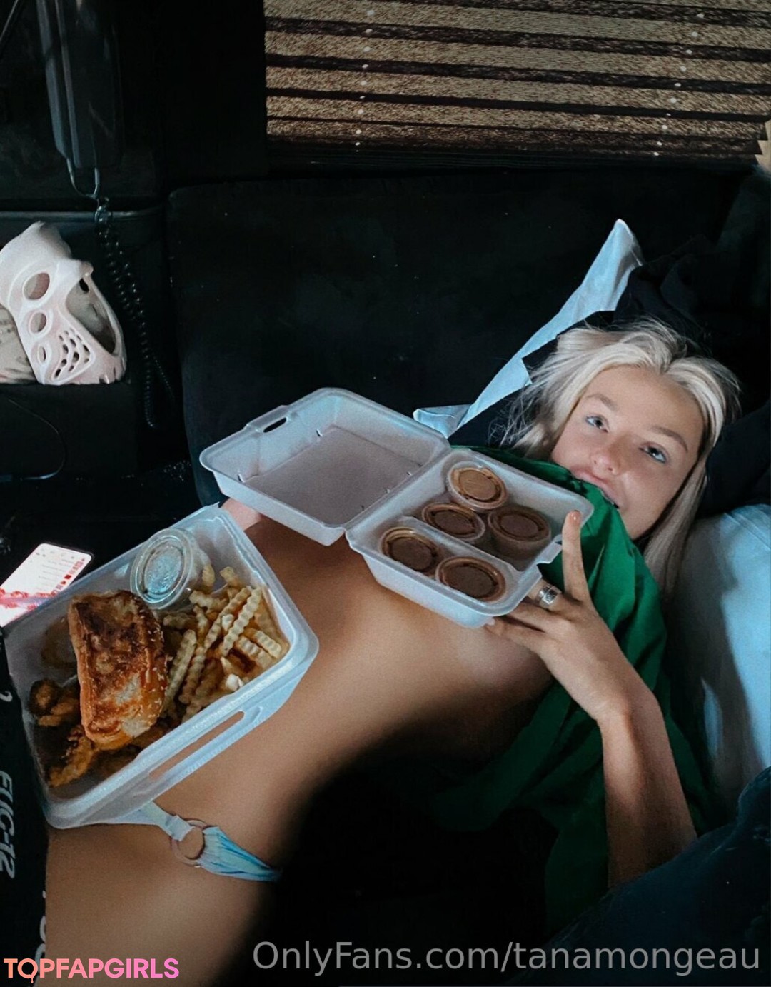 Nacktes geleaktes OnlyFans-Foto von Tana Mongeau #91