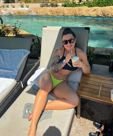 Nacktes geleaktes OnlyFans-Foto von Biker Biddie