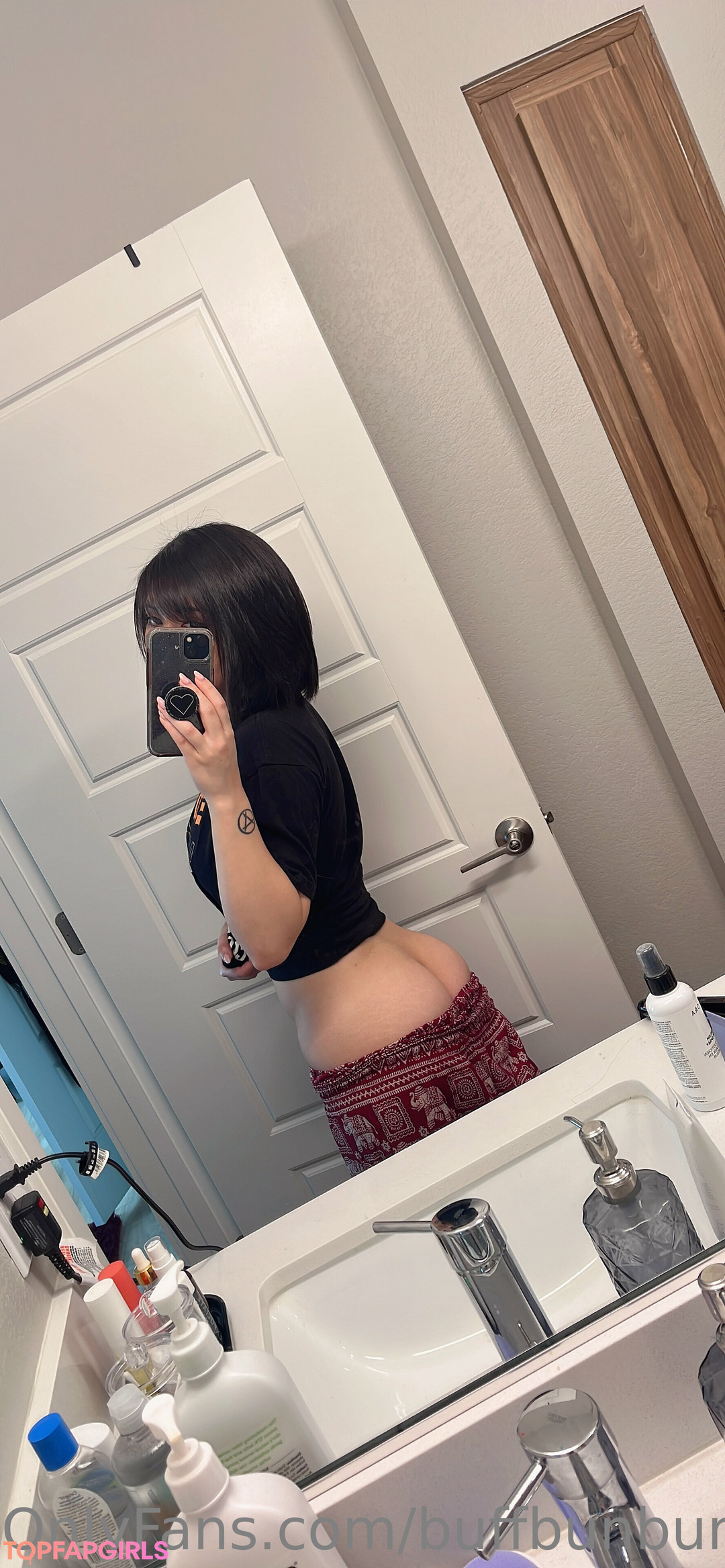 Nacktes geleaktes OnlyFans-Foto von Womanwearingred #148