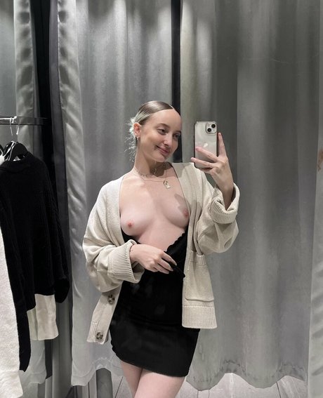 Nacktes geleaktes OnlyFans-Foto von Sophie Carson