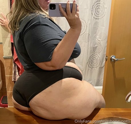 Miss HoneyPotts