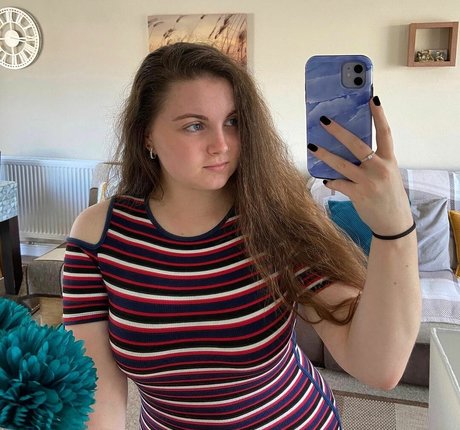 Nacktes geleaktes OnlyFans-Foto von Bustybritishbrunette