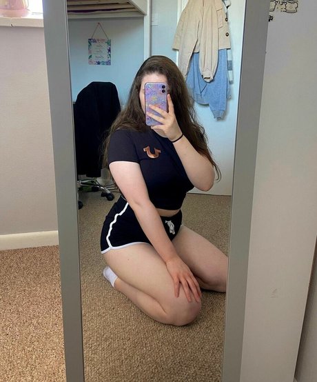 Bustybritishbrunette