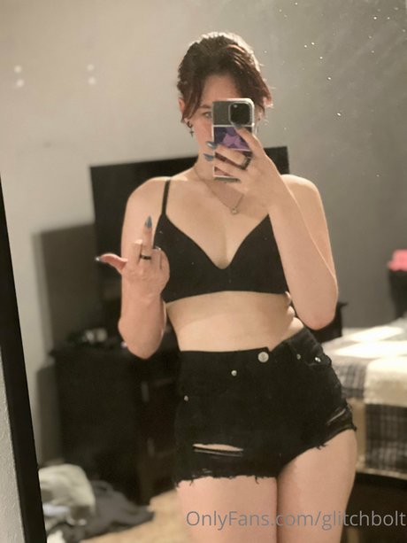Nacktes geleaktes OnlyFans-Foto von Glitchbolt