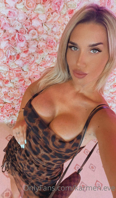 Nacktes geleaktes OnlyFans-Foto von Karmeneve