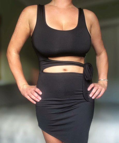 SmallGirlBigTitties