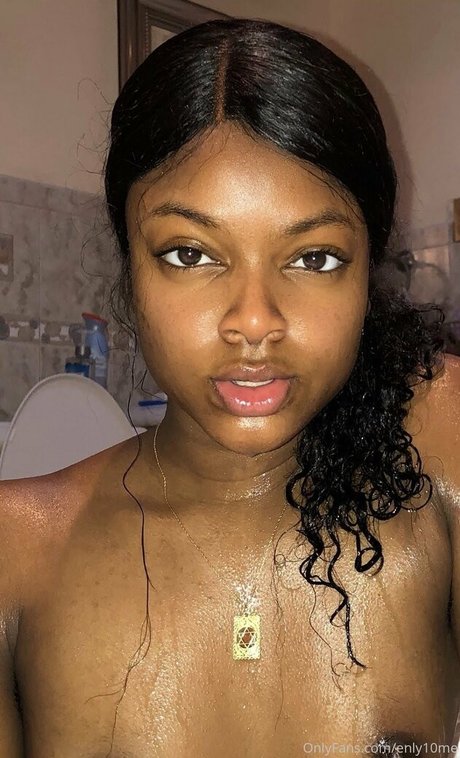 Nacktes geleaktes OnlyFans-Foto von Enly10me