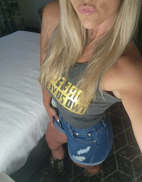 Nacktes geleaktes OnlyFans-Foto von Bethadore