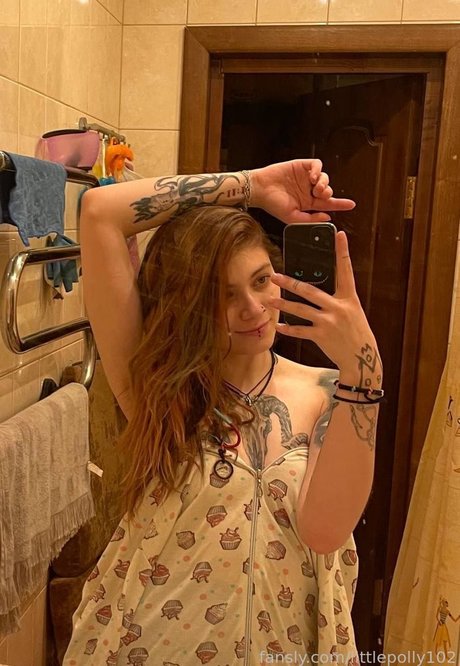 Nacktes geleaktes OnlyFans-Foto von Little Polly