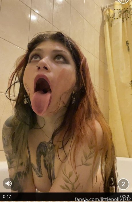 Nacktes geleaktes OnlyFans-Foto von Little Polly