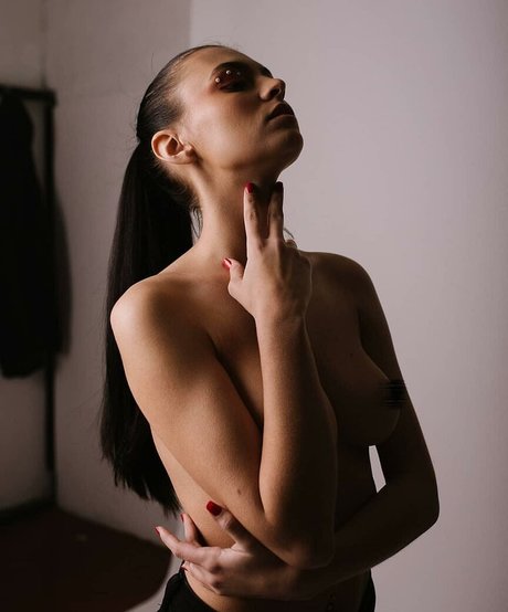 Nacktes geleaktes OnlyFans-Foto von Aniabiritteri