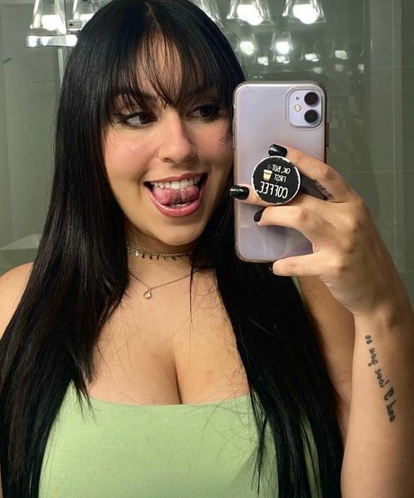 Nacktes geleaktes OnlyFans-Foto von Larissa Cambusano