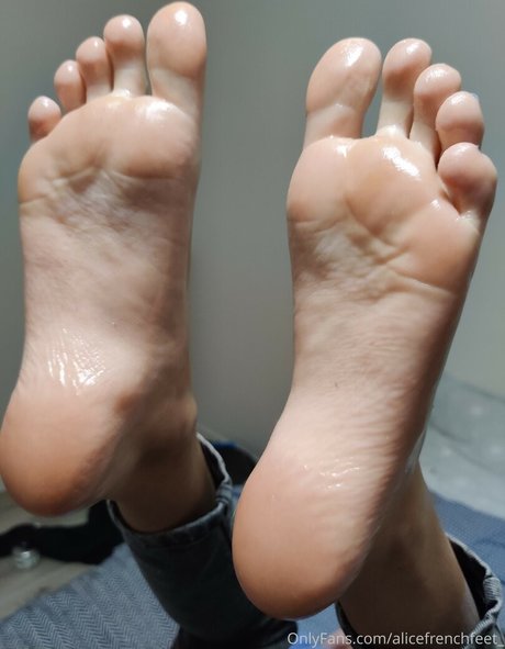 Alicefrenchfeet
