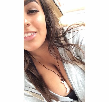 Nacktes geleaktes OnlyFans-Foto von Charlotte Godoy