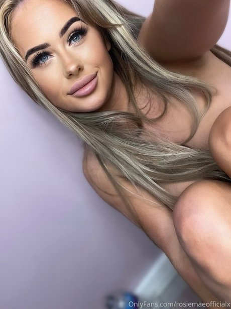 Nacktes geleaktes OnlyFans-Foto von Rosiemaeofficialx