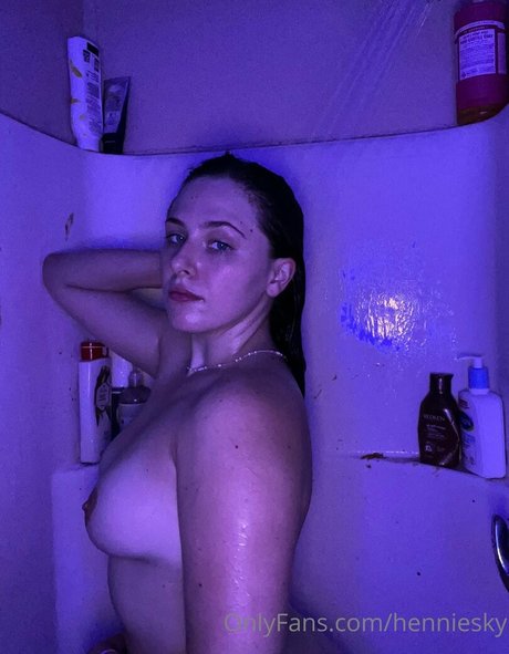 Nacktes geleaktes OnlyFans-Foto von Henniesky