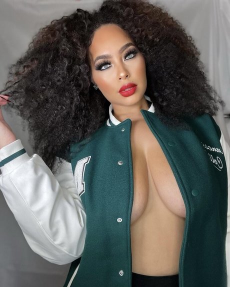 Nacktes geleaktes OnlyFans-Foto von Lovesirensong