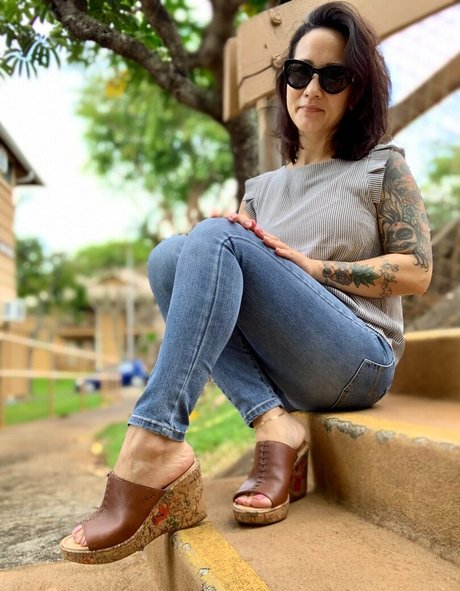 Kimkissesfootgoddess