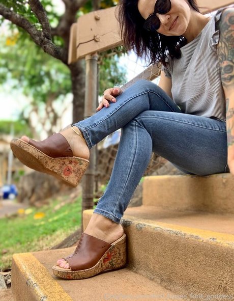 Kimkissesfootgoddess