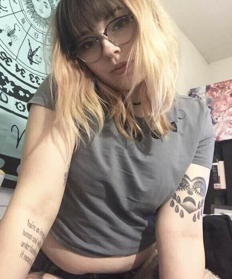 Nacktes geleaktes OnlyFans-Foto von Beelzebubsuwu