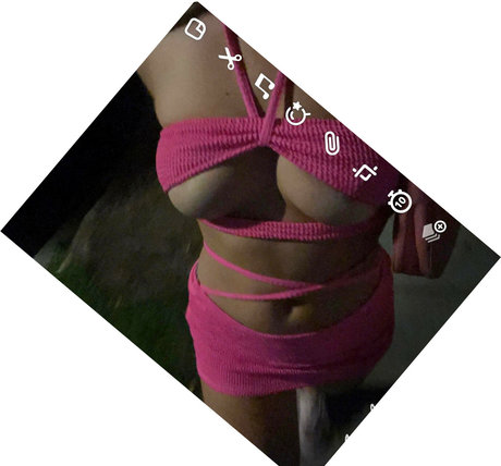 Nacktes geleaktes OnlyFans-Foto von Noelle Hear