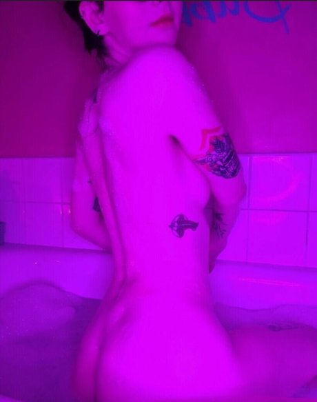 Nacktes geleaktes OnlyFans-Foto von Louise Julie