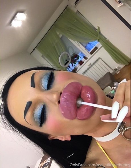 Nacktes geleaktes OnlyFans-Foto von Realsiliconebunny