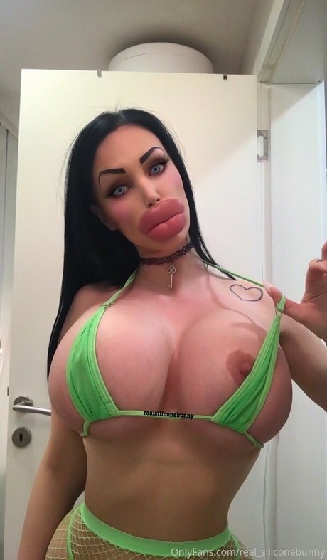 Nacktes geleaktes OnlyFans-Foto von Realsiliconebunny
