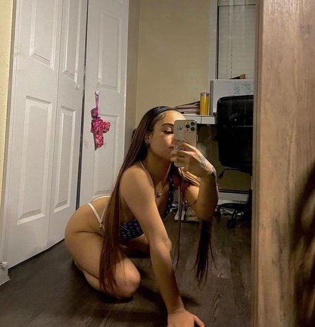Nacktes geleaktes OnlyFans-Foto von Kindlykileyy