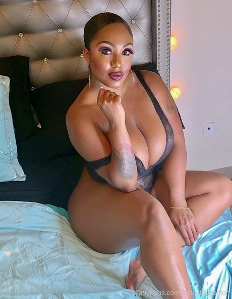 Nacktes geleaktes OnlyFans-Foto von Layton Benton