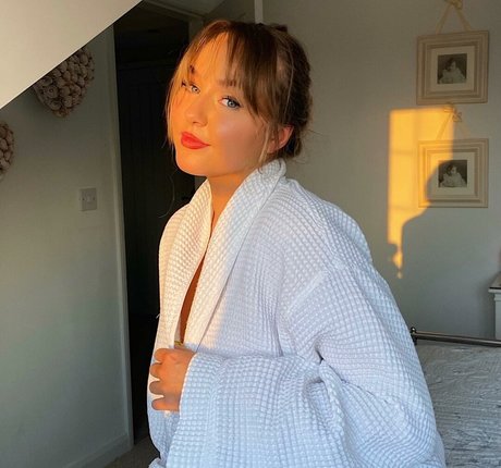 Nacktes geleaktes OnlyFans-Foto von Helayna Birkett
