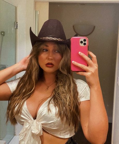 Nacktes geleaktes OnlyFans-Foto von Helayna Birkett