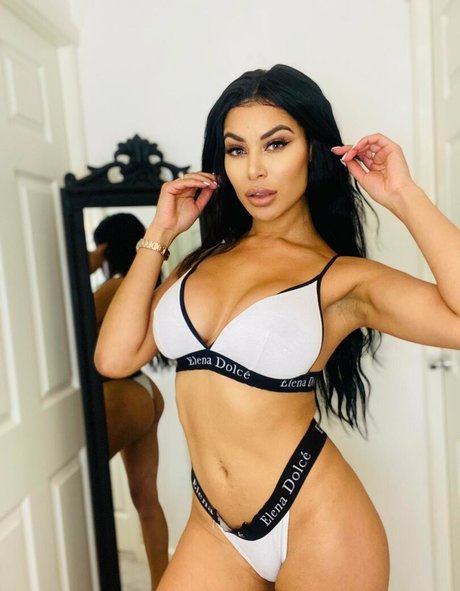 Nacktes geleaktes OnlyFans-Foto von Oliviaberzinc