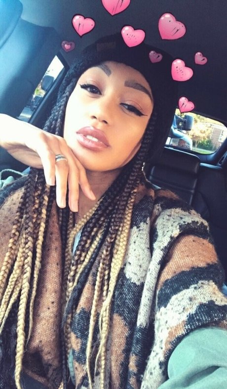 Nia Simone
