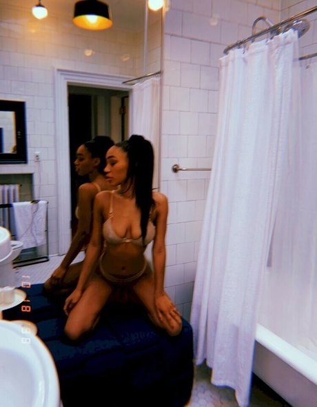 Nacktes geleaktes OnlyFans-Foto von Nia Simone