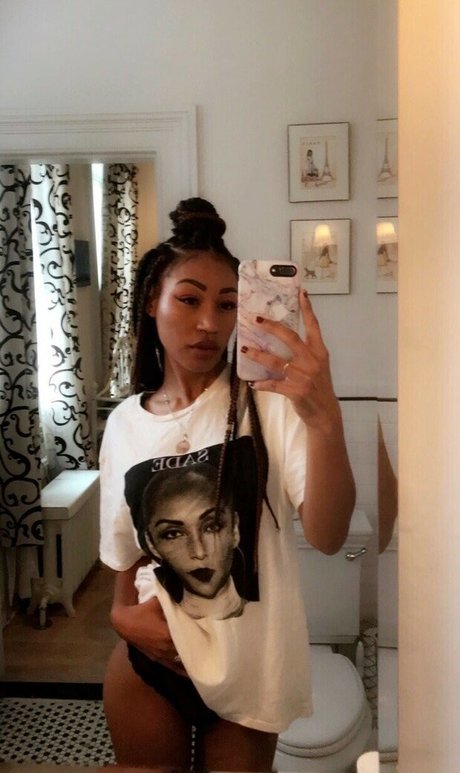 Nacktes geleaktes OnlyFans-Foto von Nia Simone