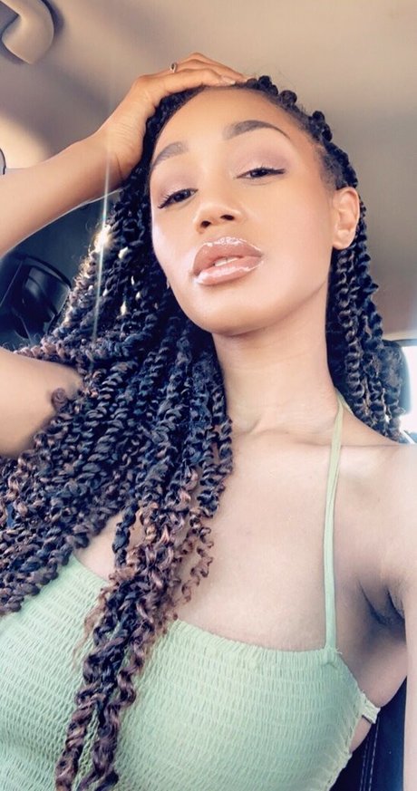Nacktes geleaktes OnlyFans-Foto von Nia Simone