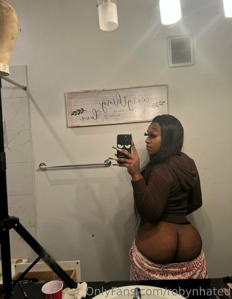 Nacktes geleaktes OnlyFans-Foto von Robynhated