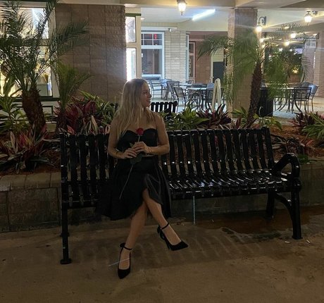 Nacktes geleaktes OnlyFans-Foto von Isabella Ducharme