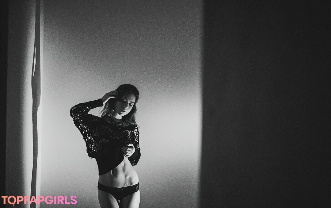 Nacktes geleaktes OnlyFans-Foto von Guerlain #401 Nacktes geleaktes OnlyFans-Foto von Guerlain #401