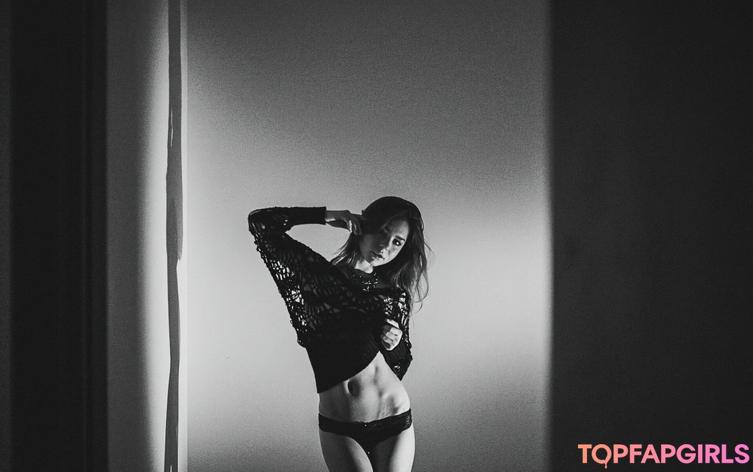 Nacktes geleaktes OnlyFans-Foto von Guerlain #402 Nacktes geleaktes OnlyFans-Foto von Guerlain #402