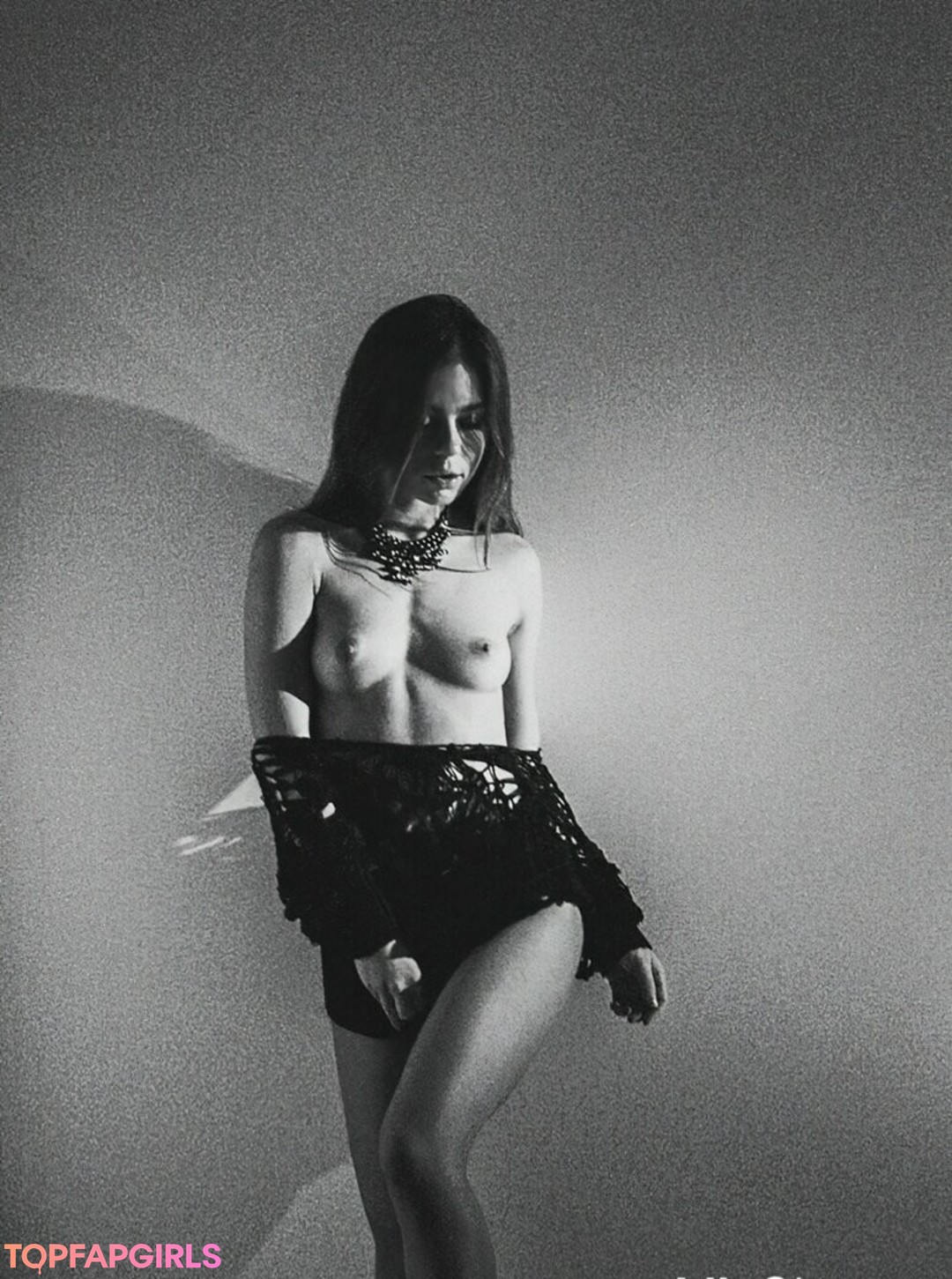 Nacktes geleaktes OnlyFans-Foto von Guerlain #417 Nacktes geleaktes OnlyFans-Foto von Guerlain #417