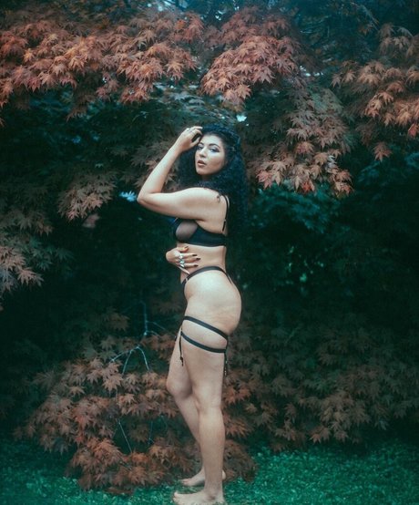 Nacktes geleaktes OnlyFans-Foto von Whitecosmicmirror