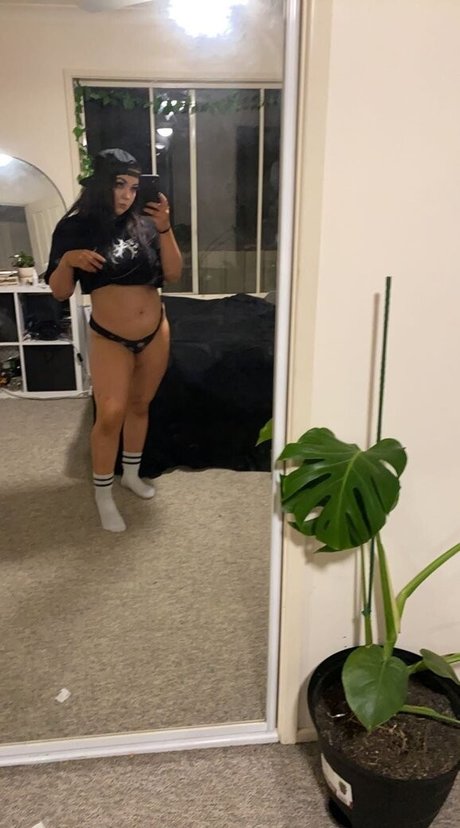 Nacktes geleaktes OnlyFans-Foto von Charli Evans