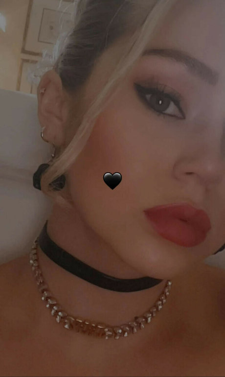 Nacktes geleaktes OnlyFans-Foto von Brec Bassinger