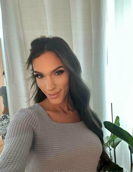 Nacktes geleaktes OnlyFans-Foto von Aparisits